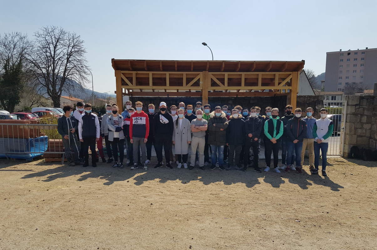 Un abri à vélo électrique prend forme sur le site de la Chartreuse