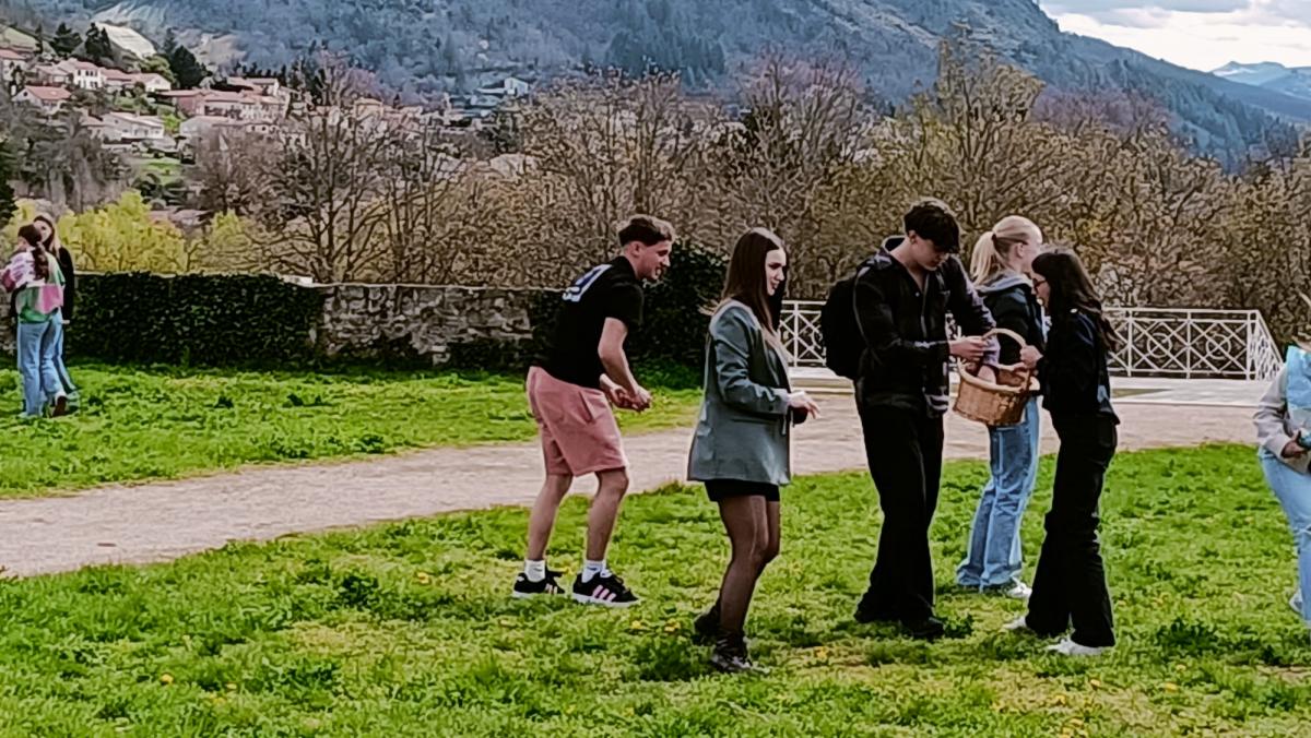 chasse aux oeufs lycée 2024