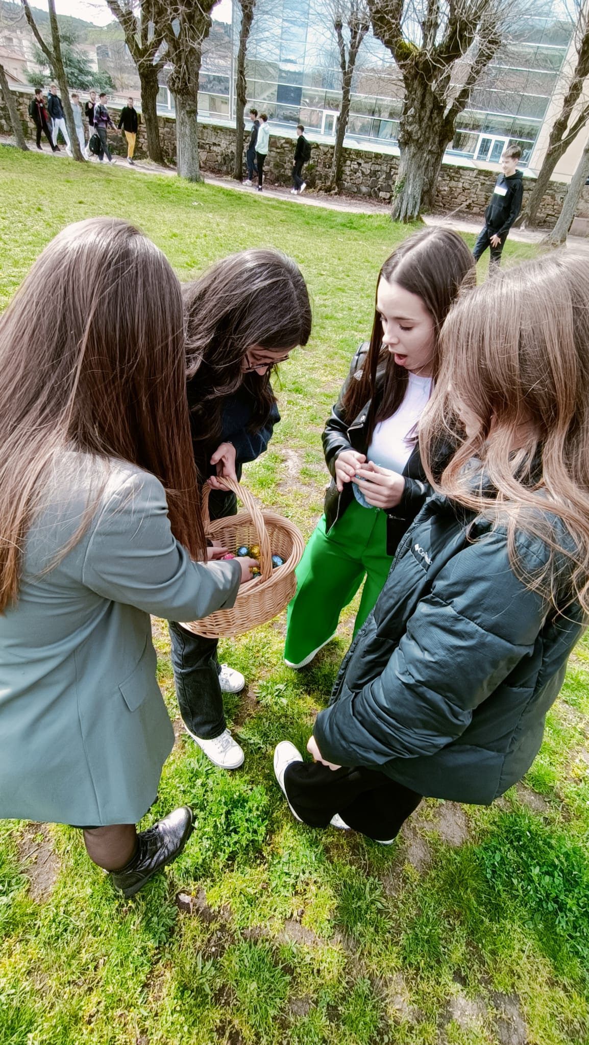 chasse aux oeufs lycée 2024