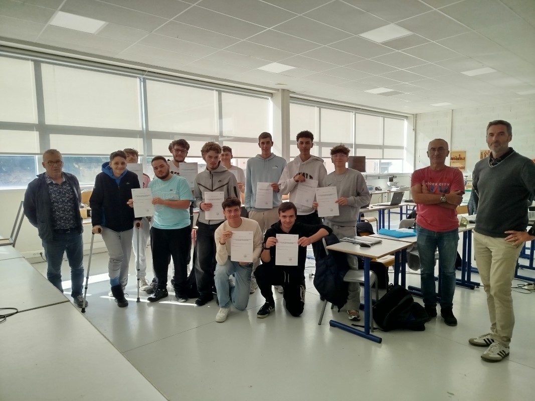 Remise des diplômes intermédiaires