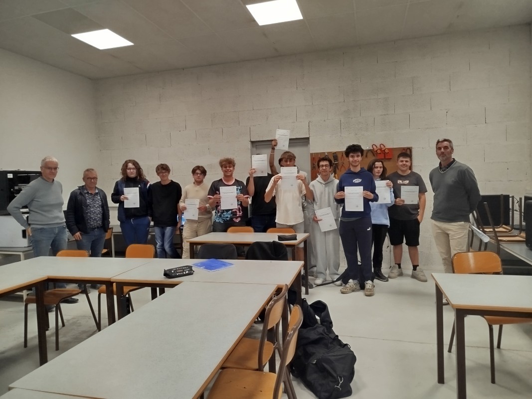 Remise des diplômes intermédiaires